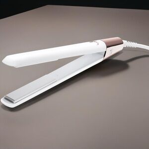 New In Box T3 SinglePass Luxe 1inch Flat Iron